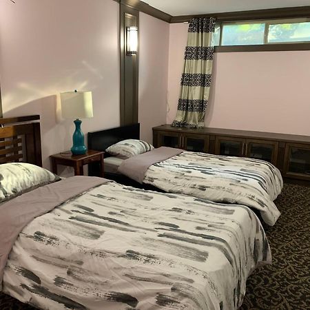 Spacious Burnaby Guest Home 외부 사진
